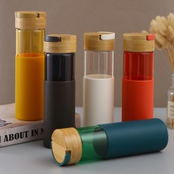 Customized cross-border bamboo lids, double-walled high-borosilicate glass mugs, outdoor handles, portable straight mugs with silicone sleeves, gift mugs, wholesale